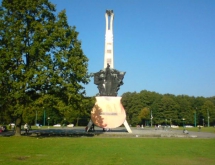 Pomnik walki i pracy - MojRower.pl